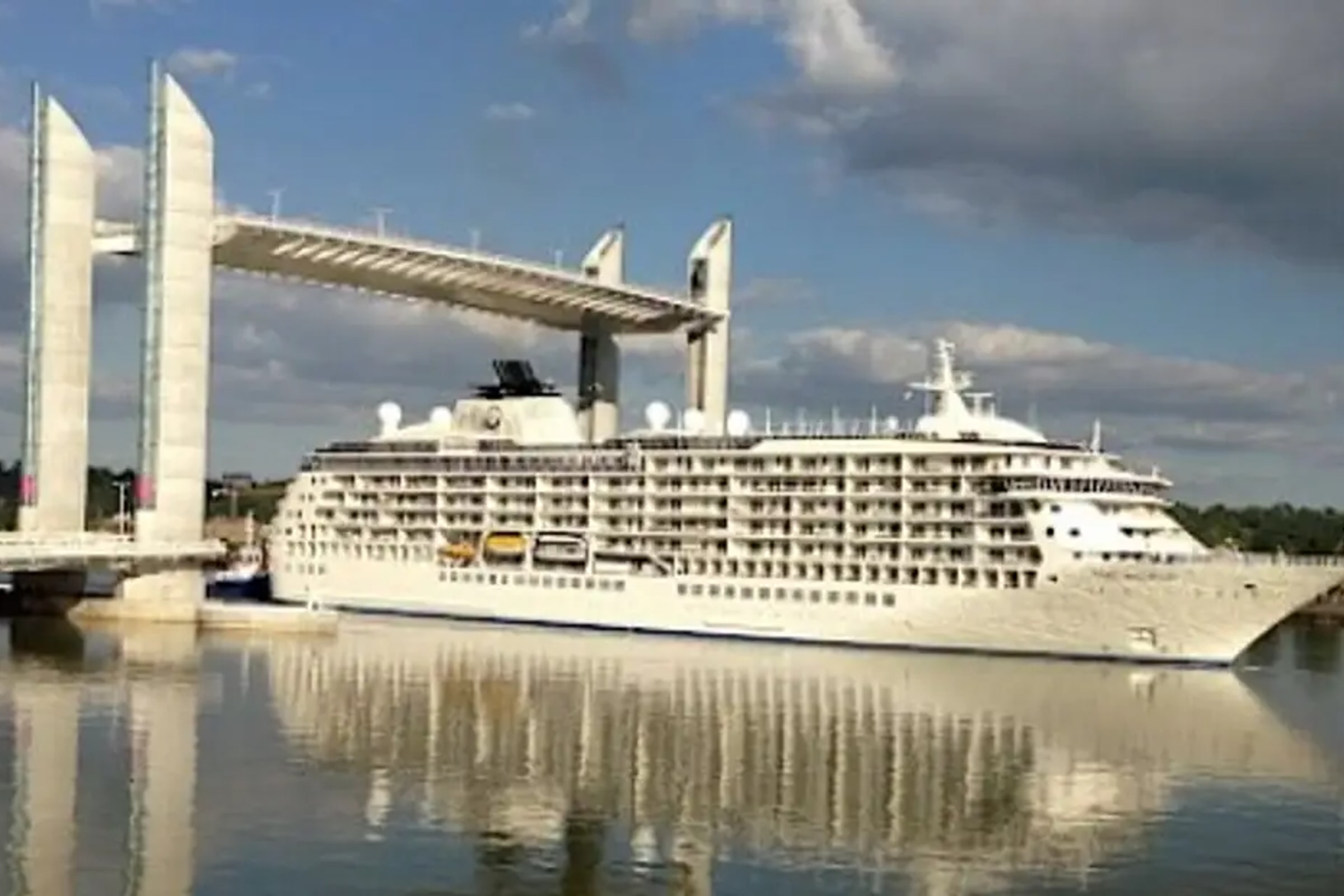 Bordeaux Garonne River Lunch Cruise
